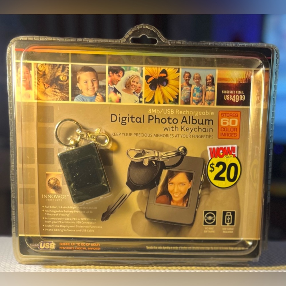 Innovage Products Digital Photo Album with Keychain